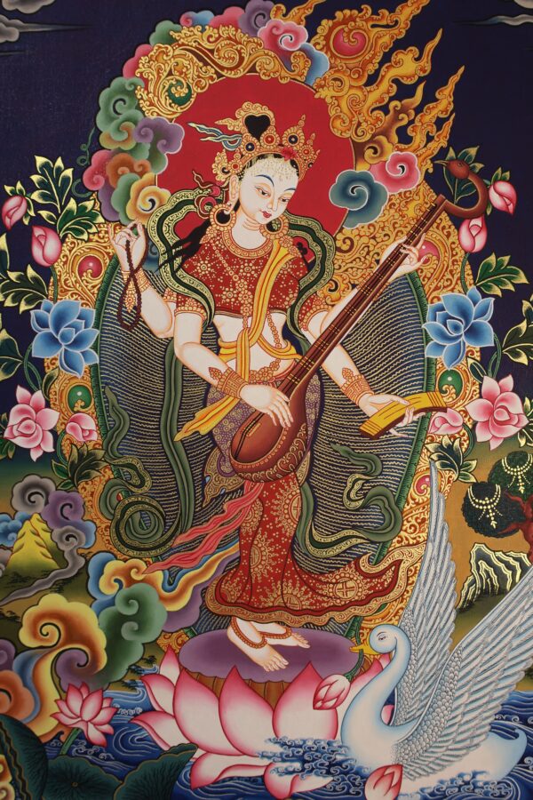 Thangka représentant Sarasvati, la divinité de la connaissance et la maîtresse des arts