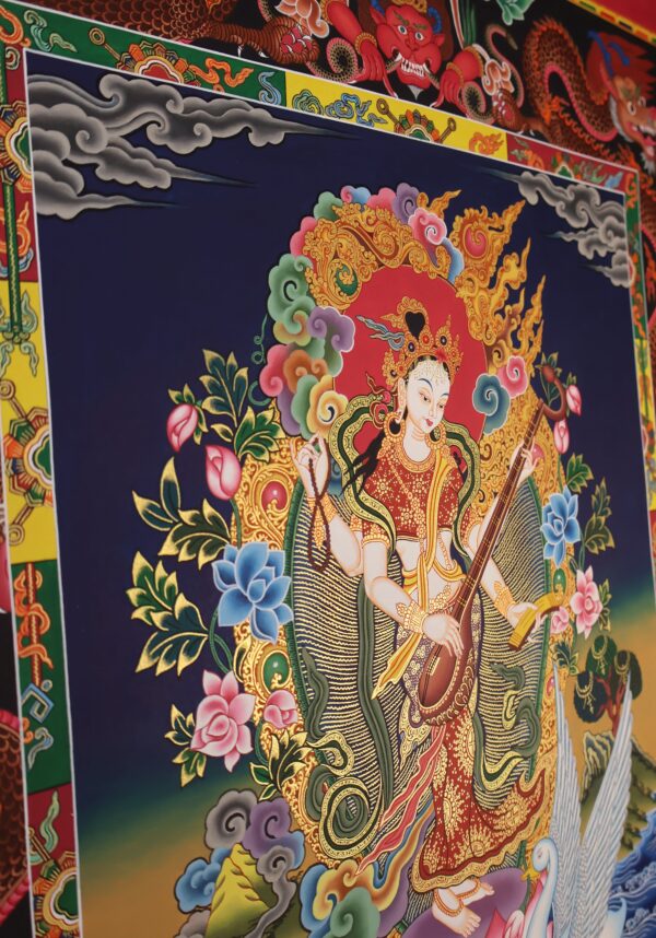 Thangka représentant Sarasvati, la divinité de la connaissance et la maîtresse des arts